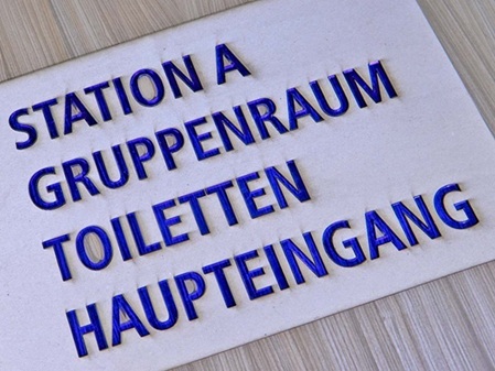 Acrylglas Buchstaben Muster blau Etagenbeschriftung